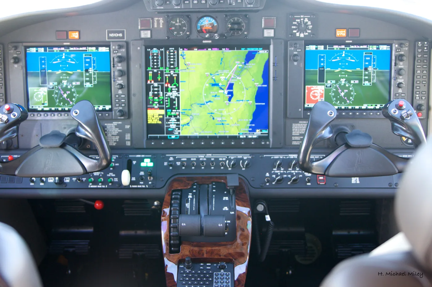 Modern glass cockpit in a Cessna Citation Mustang